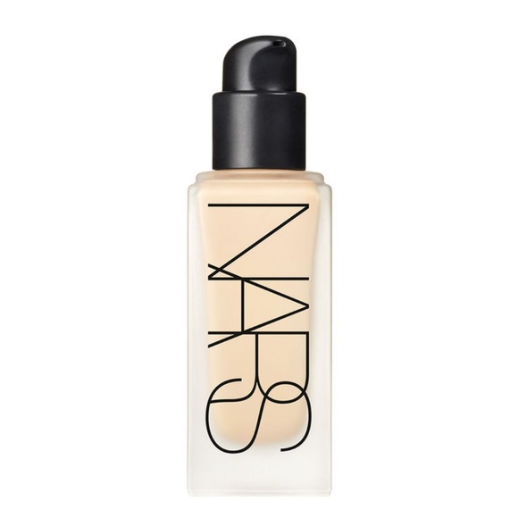 NARS All Day Luminous Weighless Foundation - FIJI - Picture 3 of 4